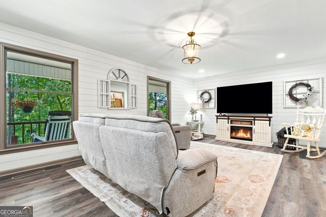 290 Sharptop Ridge Road, Jasper, GA 30143