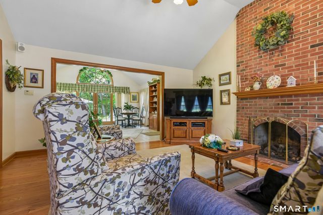 50 River View Court, Cheshire, CT 06410