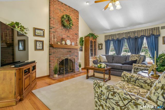 50 River View Court, Cheshire, CT 06410