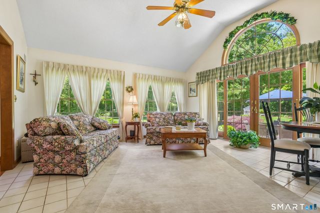 50 River View Court, Cheshire, CT 06410