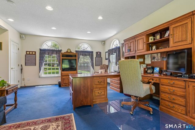 50 River View Court, Cheshire, CT 06410