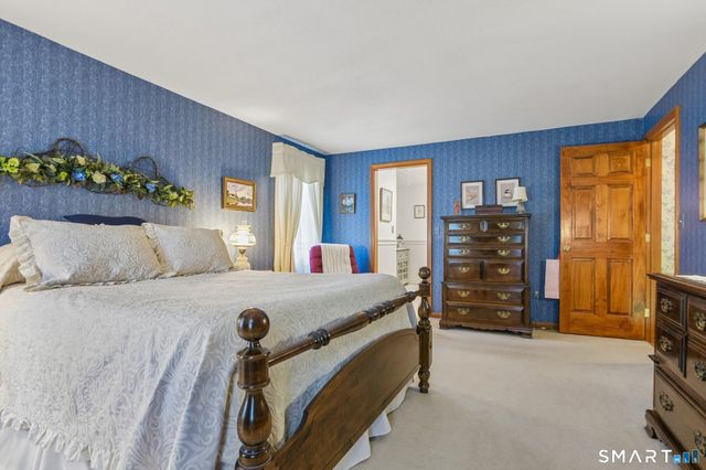 50 River View Court, Cheshire, CT 06410