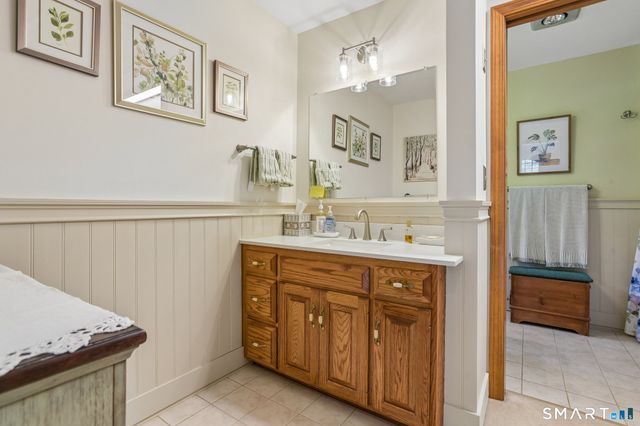 50 River View Court, Cheshire, CT 06410