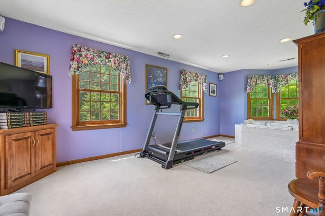 50 River View Court, Cheshire, CT 06410