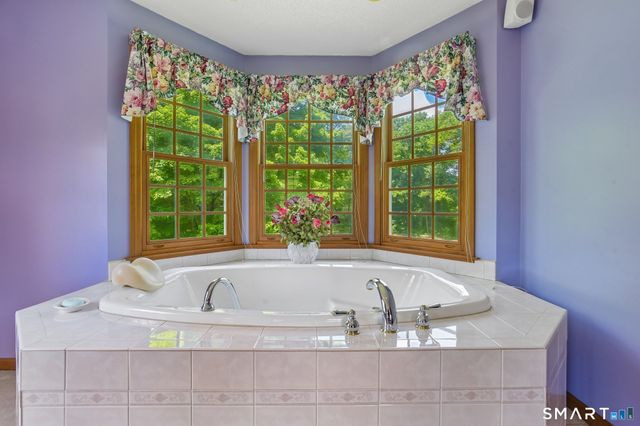 50 River View Court, Cheshire, CT 06410