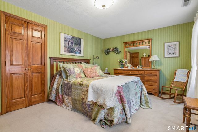 50 River View Court, Cheshire, CT 06410