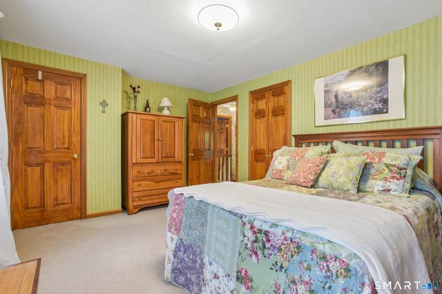 50 River View Court, Cheshire, CT 06410
