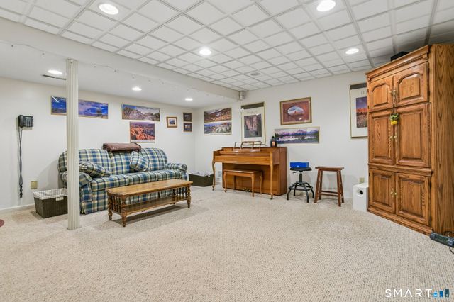 50 River View Court, Cheshire, CT 06410