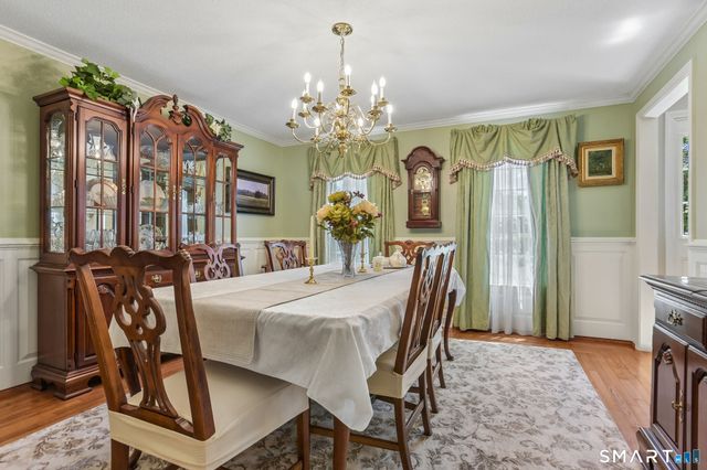 50 River View Court, Cheshire, CT 06410
