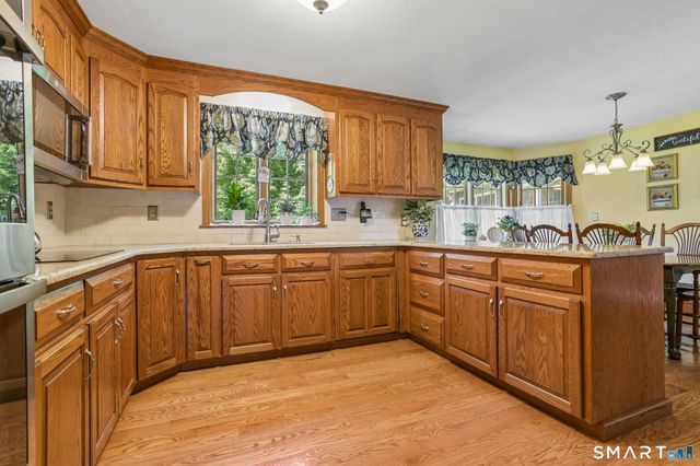 50 River View Court, Cheshire, CT 06410