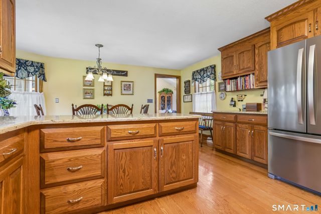 50 River View Court, Cheshire, CT 06410