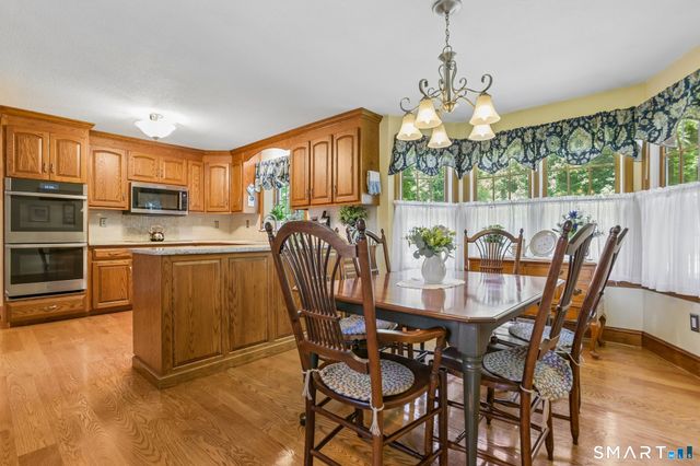 50 River View Court, Cheshire, CT 06410