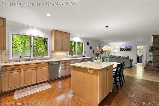 5795 Thorny Ash Road, Rochester, MI 48306