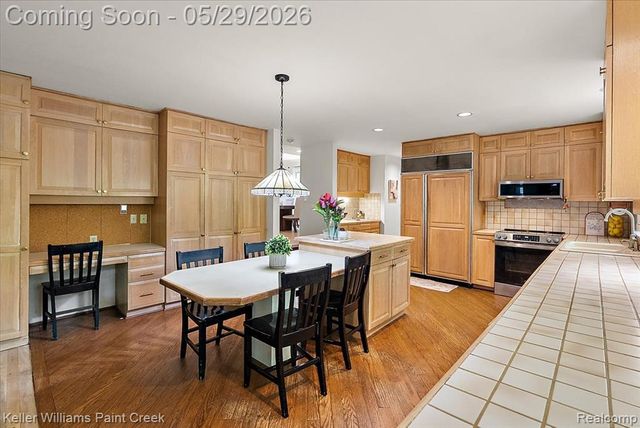 5795 Thorny Ash Road, Rochester, MI 48306