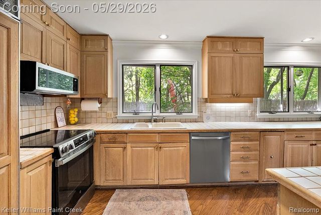 5795 Thorny Ash Road, Rochester, MI 48306