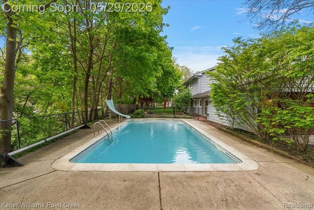 5795 Thorny Ash Road, Rochester, MI 48306