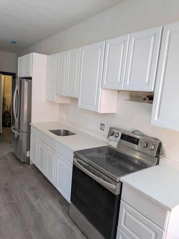 110 Gorham St 2B, Lowell, MA 01852