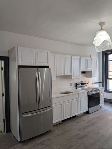110 Gorham St 2B, Lowell, MA 01852