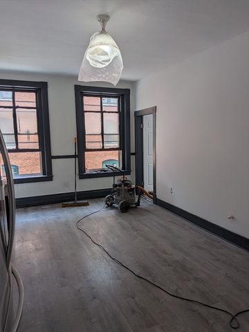 110 Gorham St 2B, Lowell, MA 01852