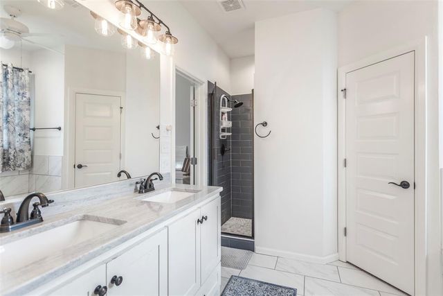 1801 W Zachary Way, Mustang, OK 73064
