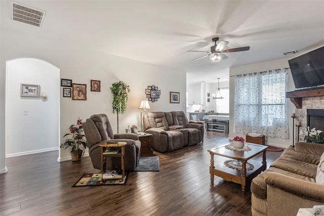 1801 W Zachary Way, Mustang, OK 73064