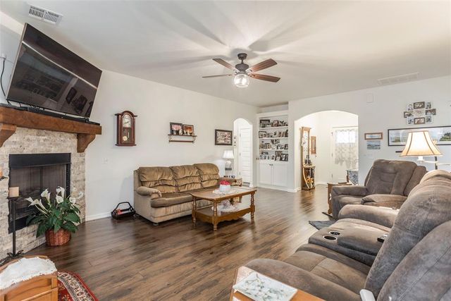1801 W Zachary Way, Mustang, OK 73064