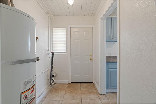 3927 Haywood St, Sacramento, CA 95838