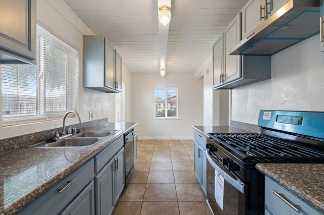 3927 Haywood St, Sacramento, CA 95838
