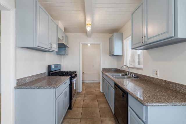 3927 Haywood St, Sacramento, CA 95838