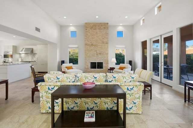 2923 Candlelight Lane, Palm Springs, CA 92264