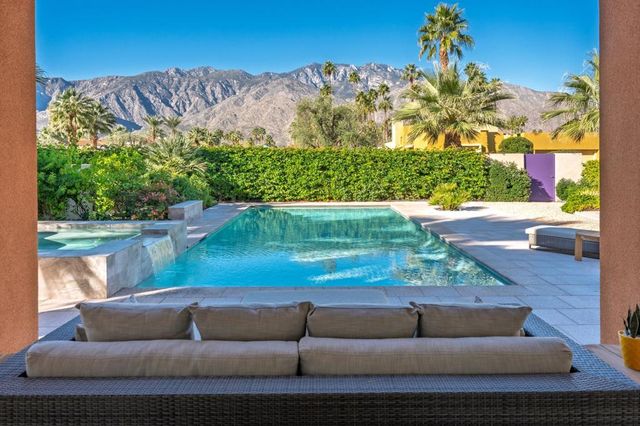 2923 Candlelight Lane, Palm Springs, CA 92264