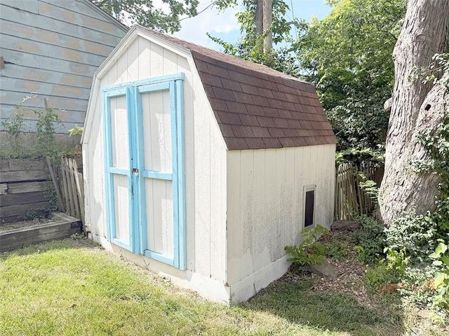 616 NE 67th Terrace, Gladstone, MO 64118
