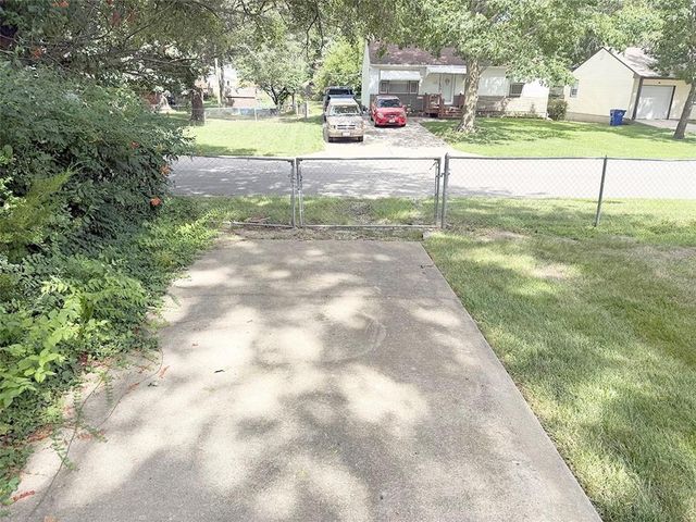 616 NE 67th Terrace, Gladstone, MO 64118