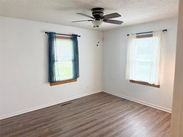 616 NE 67th Terrace, Gladstone, MO 64118