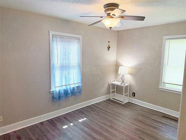 616 NE 67th Terrace, Gladstone, MO 64118