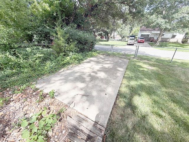 616 NE 67th Terrace, Gladstone, MO 64118