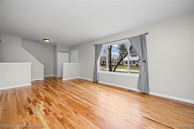 22912 Glenmoor Heights, Farmington Hills, MI 48336