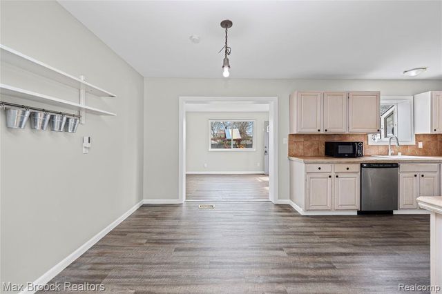 22912 Glenmoor Heights, Farmington Hills, MI 48336