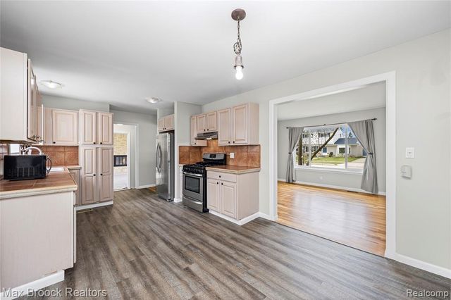22912 Glenmoor Heights, Farmington Hills, MI 48336