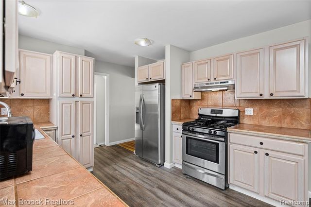 22912 Glenmoor Heights, Farmington Hills, MI 48336