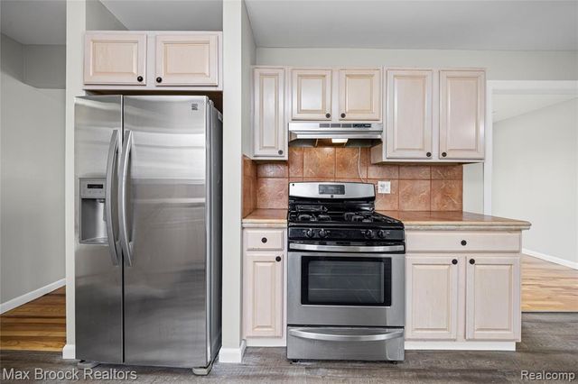 22912 Glenmoor Heights, Farmington Hills, MI 48336
