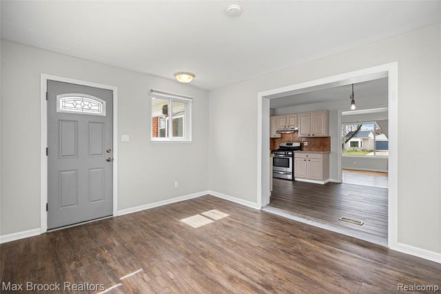 22912 Glenmoor Heights, Farmington Hills, MI 48336