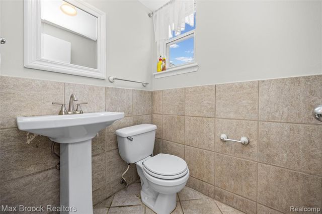 22912 Glenmoor Heights, Farmington Hills, MI 48336