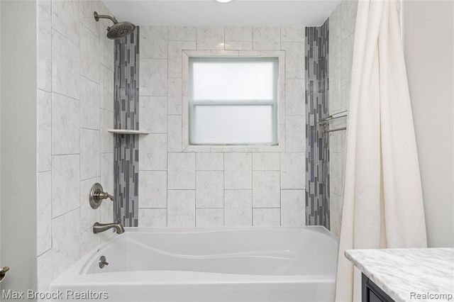 22912 Glenmoor Heights, Farmington Hills, MI 48336