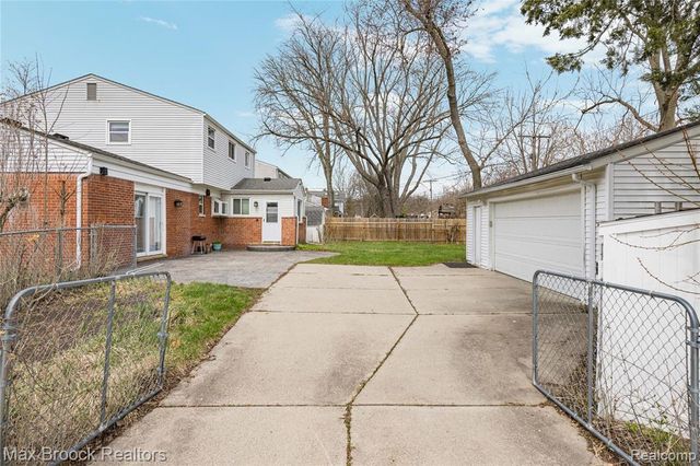 22912 Glenmoor Heights, Farmington Hills, MI 48336