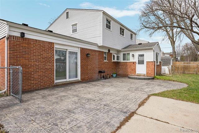 22912 Glenmoor Heights, Farmington Hills, MI 48336