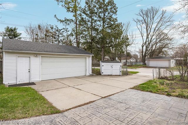 22912 Glenmoor Heights, Farmington Hills, MI 48336