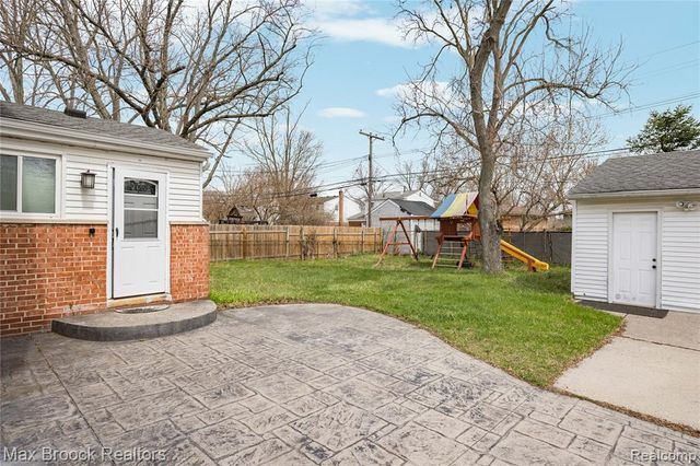 22912 Glenmoor Heights, Farmington Hills, MI 48336
