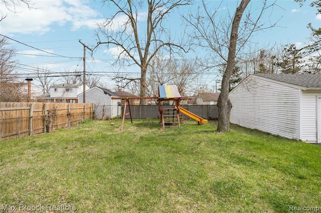 22912 Glenmoor Heights, Farmington Hills, MI 48336