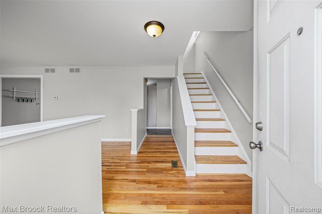 22912 Glenmoor Heights, Farmington Hills, MI 48336